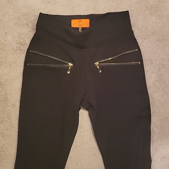 Patrizia Luca Pants - Patrizia Luca black zipper accent leggings